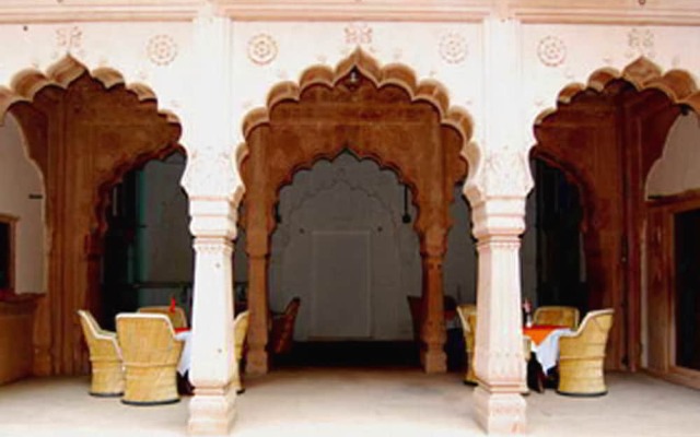 Mahalkhas Palace