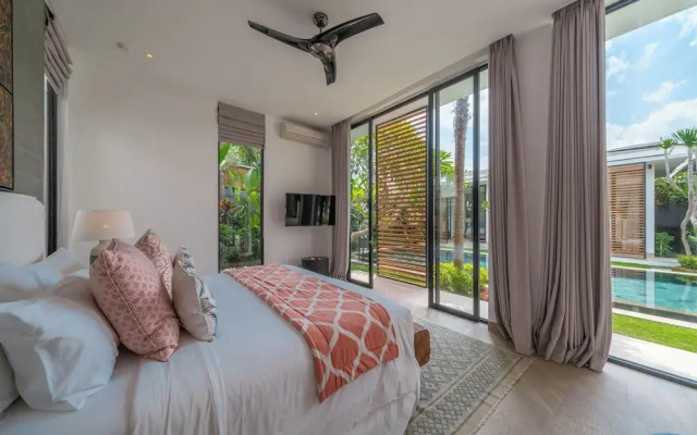 Villa Vida Mira - Elegant 4BR Beachside Villa in Canggu