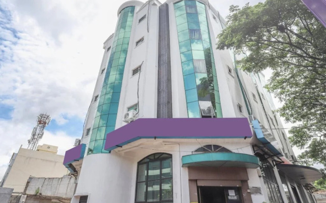 Town Hall Hotel by OYO Rooms