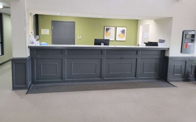 Super 8 Aurora/Naperville Area