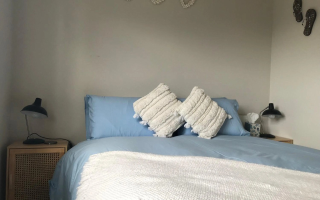 Serendipity Produce Wharf Cottage – Guest Rooms – Tairua