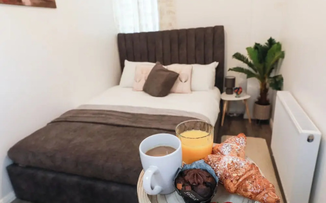 Victoria Road Apartment in Stoke