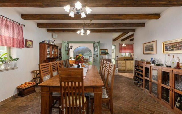 Amazing Pool & Whirlpool Villa Mirna