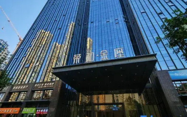 Yongjiang Holiday Hotel+ (Nanning East Railway Station)