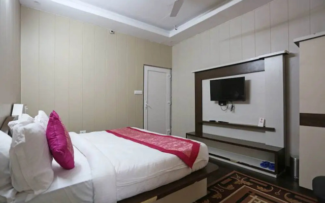 OYO 7024 Hotel Vakratunda