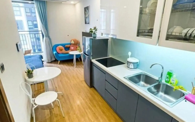 Canh Apartment in Vinhomes Green Bay