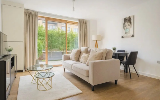 Modern 2-Bed flat in Mill hill Park