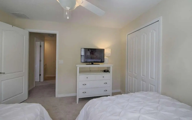 8925 Paradise Palms