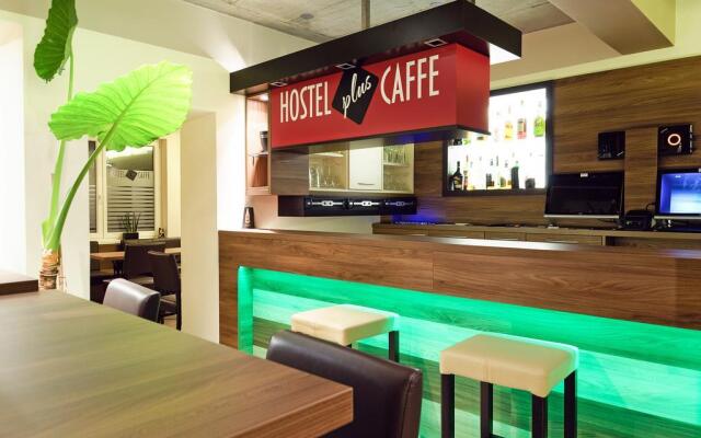 Hostel Plus Caffe