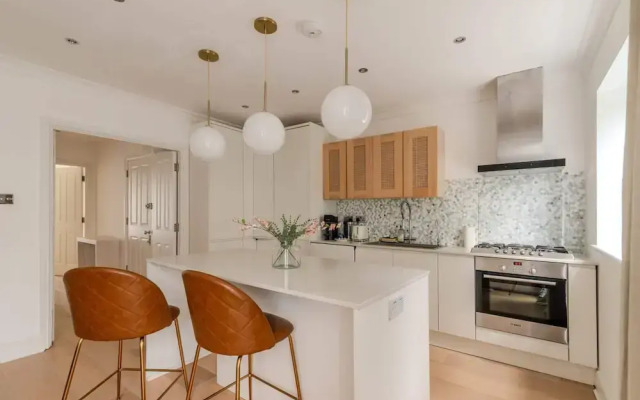 Beautiful 2 Bed, 2 Bath Abode In Dulwich