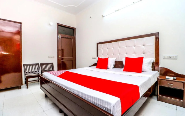 Preet Lodge Mohali by OYO Rooms
