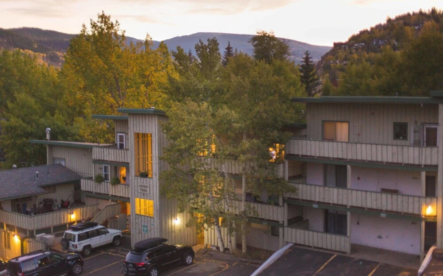 Quaint 2 Bedroom Minutes From Gondola