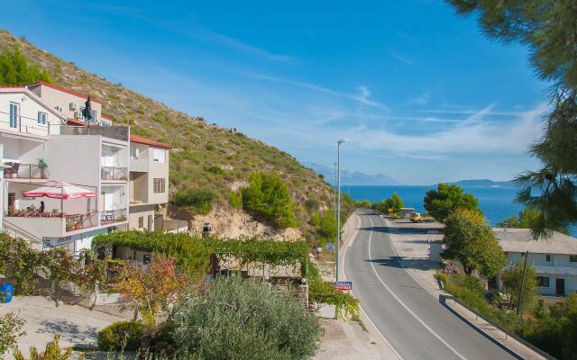 Apartment Franka - beautiful sea view & parking: A4 Stanici, Riviera Omis