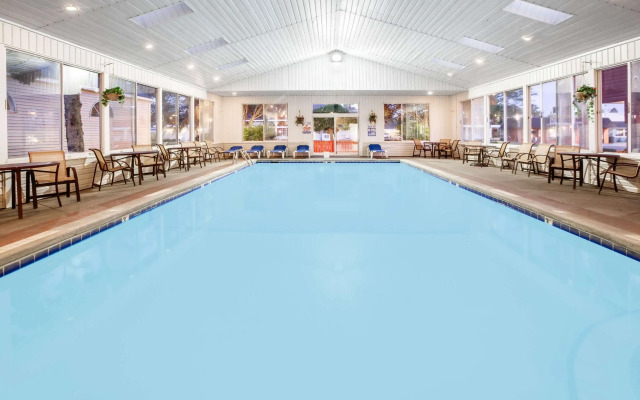 Super 8 by Wyndham Mackinaw City/Beachfront Area