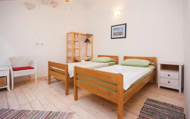 Amazing Home in Lozovac with Hot Tub, WiFi & 4 Bedrooms