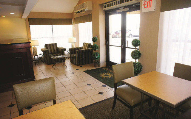 La Quinta Inn & Suites by Wyndham Warwick Providence Airport