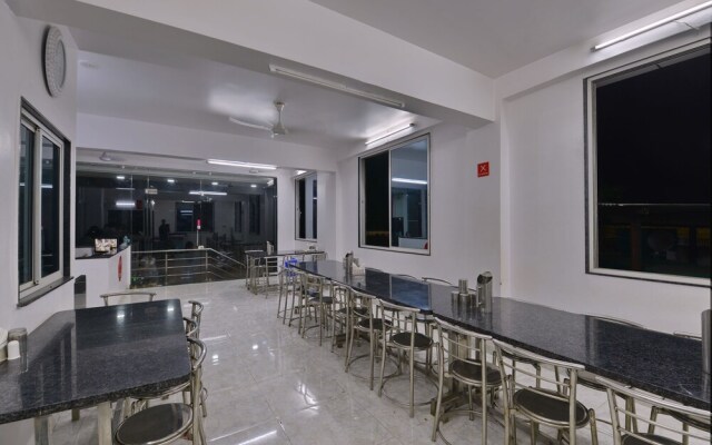 OYO 10885 Hotel Keerthana International