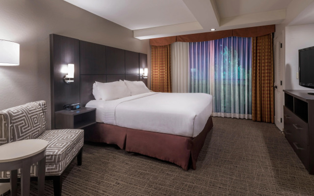 Holiday Inn & Suites Phoenix Airport North by IHG