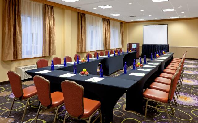 Holiday Inn Clark - Newark Area by IHG