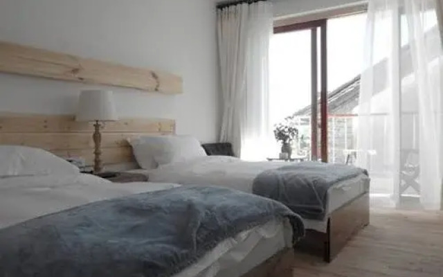 SOFAR Lake-view Hotel