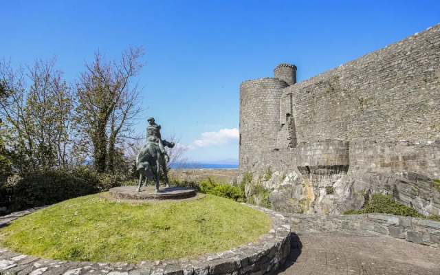 Bron Castell