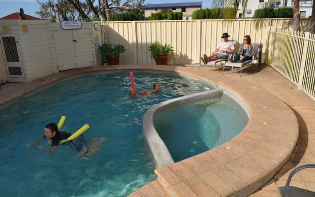 Mollymook Surfbeach Motel and Apartments