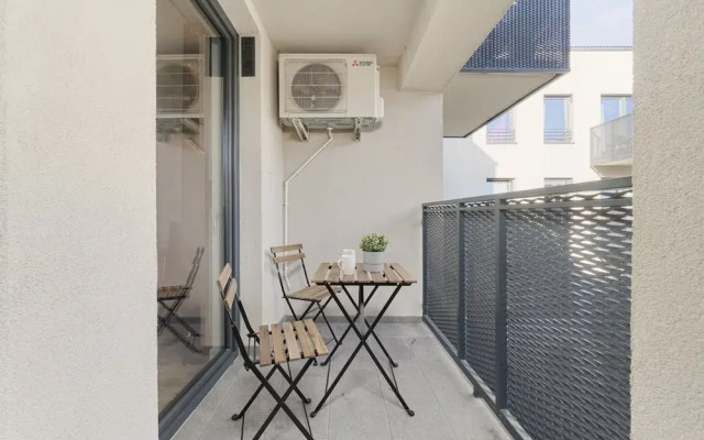 Stylish & Spacious Apartment by Renters