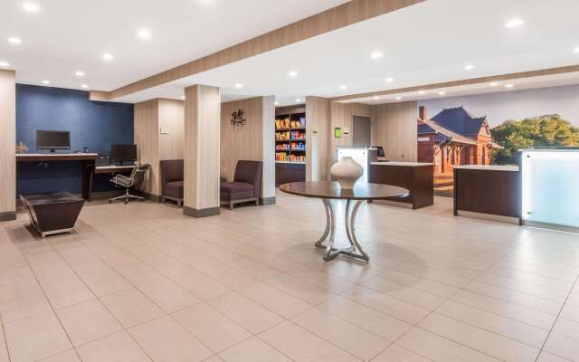 La Quinta Inn & Suites by Wyndham Aberdeen-APG