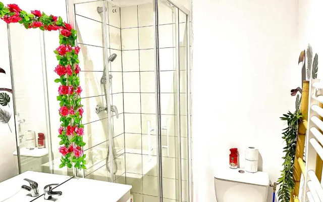 *Tropical*Hyper centre *Fibre Wifi*Studio