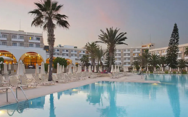 Louis Phaethon Beach Club