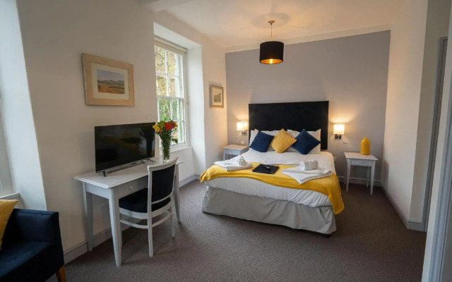 The Grapes Hotel