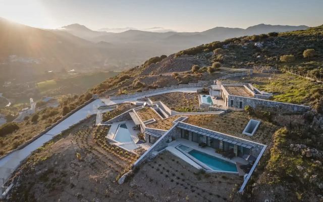 Neromai Cave Luxury Villas
