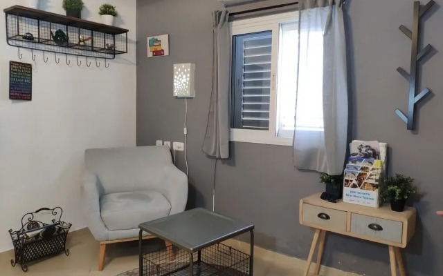 Private & Spacious Apt w Queen Beds PRKG