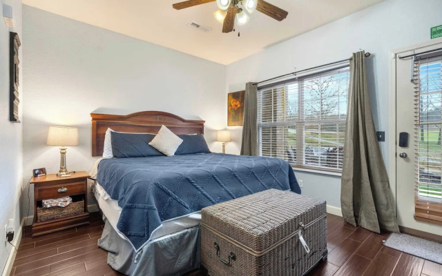 Fore Seasons Golf Condo - 5 Min to Silver Dollar!