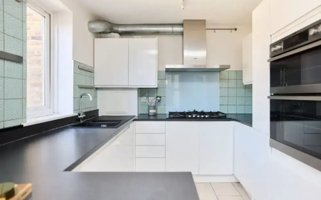 The Brunswick Retreat - Warm 3bdr Flat With Balcony