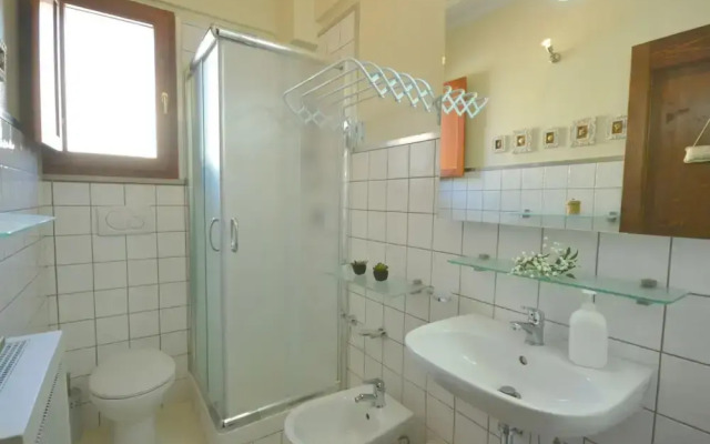Cosy Apartment With Swimming Pool and Garden Close to Volterra and S Gimignano
