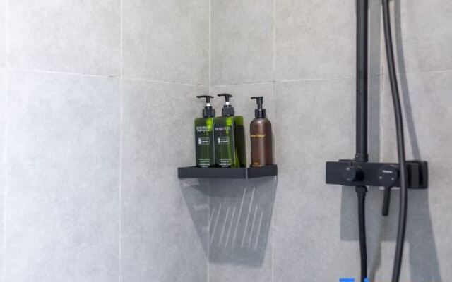 viewking Hotel (Shanghai Hongqiao Hub Longhu Tianjie Branch)