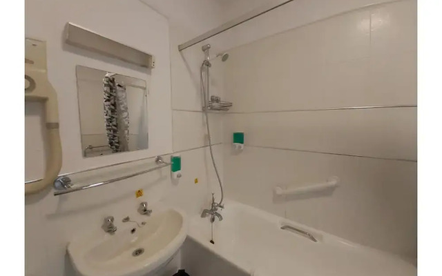 Hankinson Road by Oyo Rooms