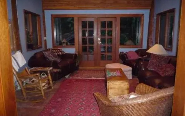 Inn at Clifftop Lane Whistler