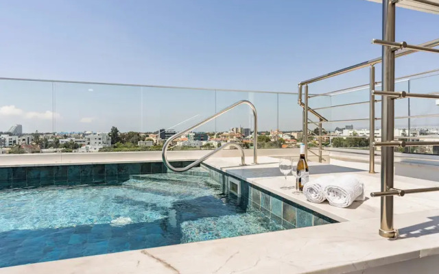 YAMAS Urban Living Pool Penthouse Marvel