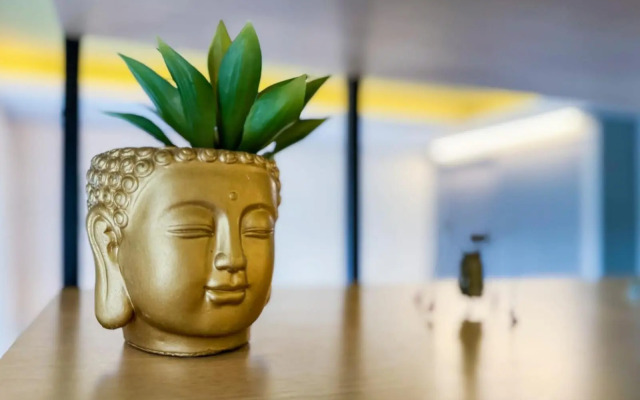 Studio novíssimo, completo e muito bem localizado