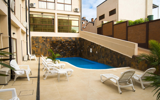 Arami Hotel & Lodge