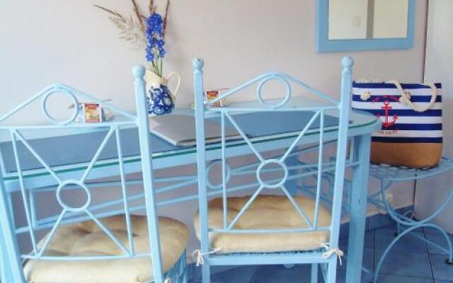 Pensjonacik Cyklada Comfortable Rooms Close to the Lake