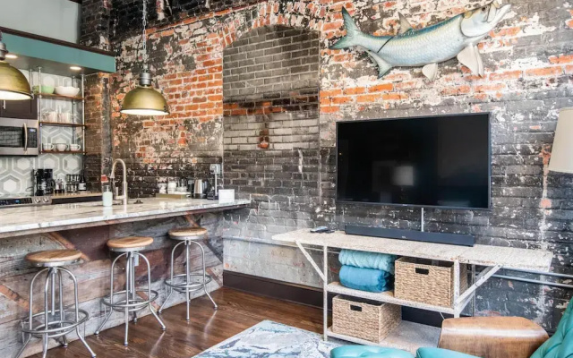 80 LEX 202 Iconic Location Park Free Off Street