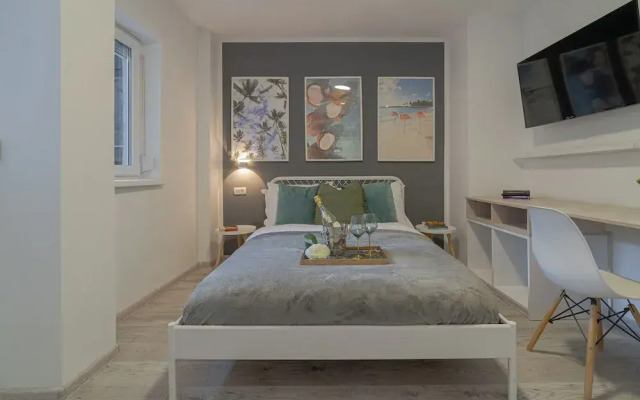 Central 4BR Flat - 2 Units Combined with Balconies, Near Cismigiu, 2 Kitchens & 2 Baths