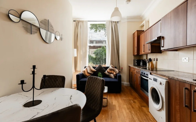 Warm Apartments in Queensway