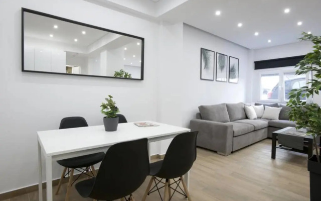 (B) Koukaki, A modern, newly refurbished Studio 4ppl