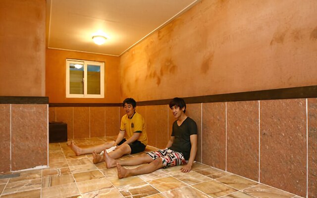 Gyeongju Come&play Pension