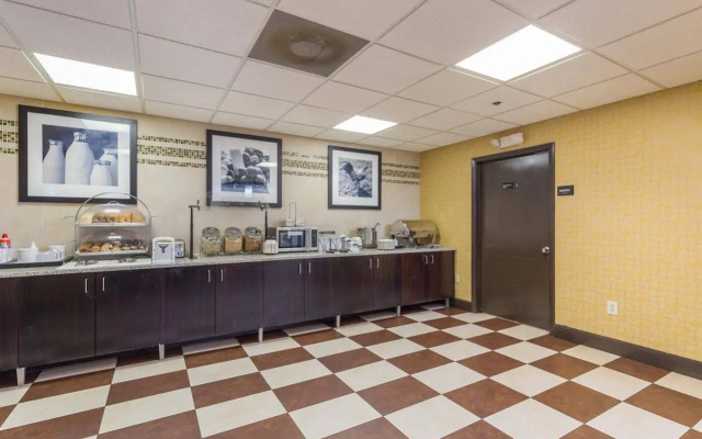 Spark by Hilton Tampa Brandon