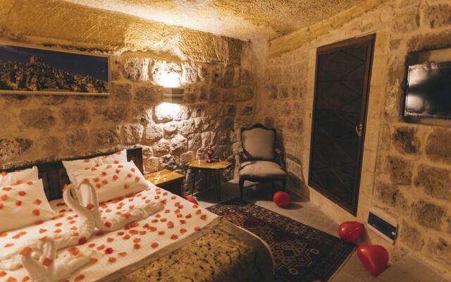 Kapalos Cave Suites